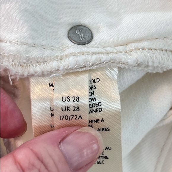 Anthropologie | Pilcro Mid-Rise Distressed Boyfriend Dye Wash Jeans - Picture 15 of 16